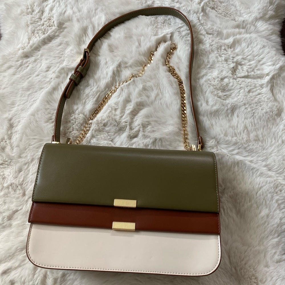 NWT Metal Chains Shoulder Bag